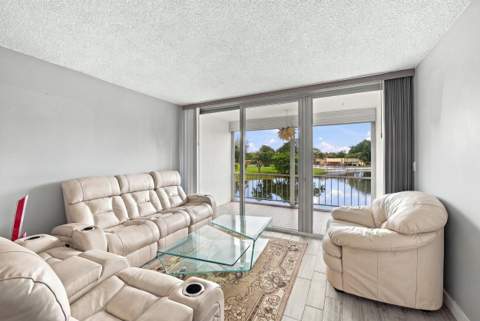 5860 NW 64th Avenue #201, Tamarac FL - photo 6 of 18