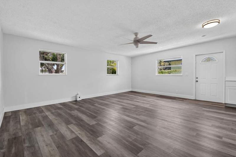 3 bedroom Single Family Residence at 1025 W 7th Street, Inlet City, Riviera Beach — photo 5