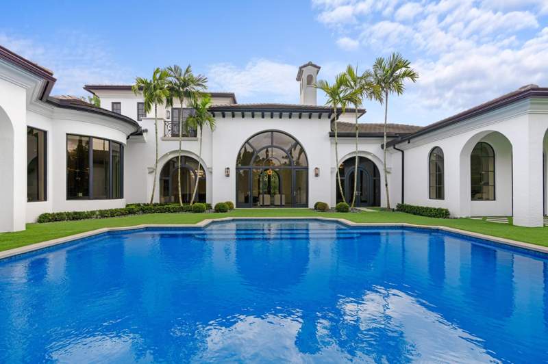5 bedroom Single Family Residence at 111 Via Palacio, Mirasol, Palm Beach Gardens — photo 3
