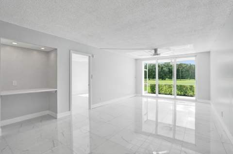575 Oaks Lane #104, Pompano Beach FL - photo 11 of 20