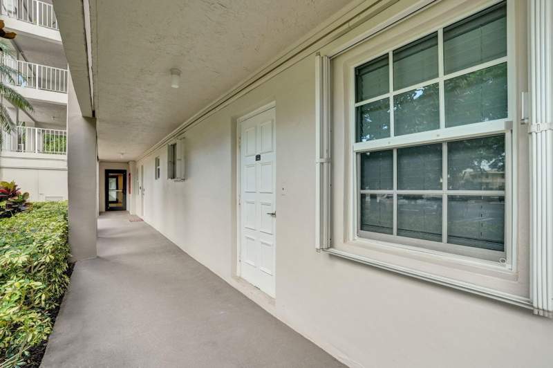 1 bedroom Condominium at 575 Oaks Lane #104, No 61 Palm-Aire Country Club, Pompano Beach — photo 3