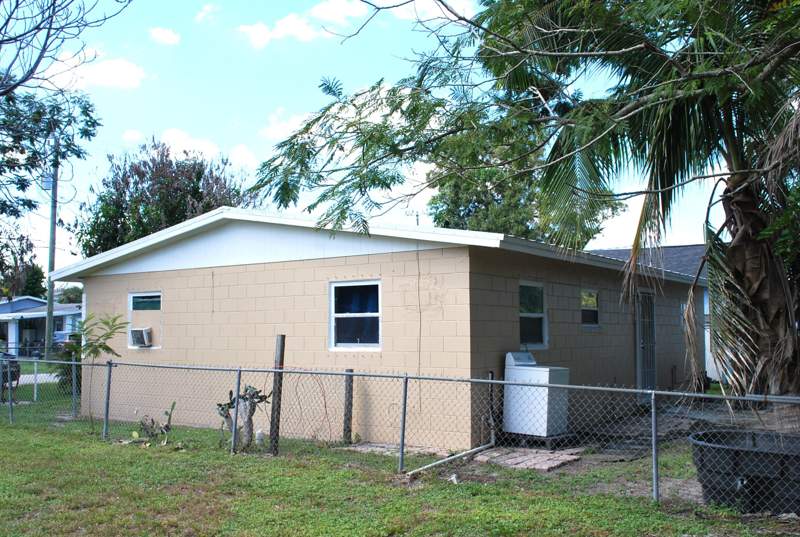 2 bedroom Single Family Residence at 1106 N 22nd Street, Sunny Acres Subdivision, Fort Pierce — photo 3
