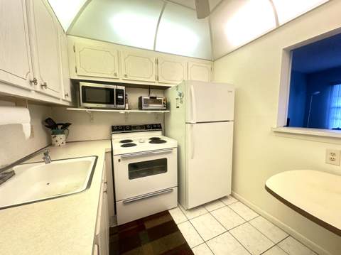 162 Grantham E, Deerfield Beach FL - photo 10 of 54