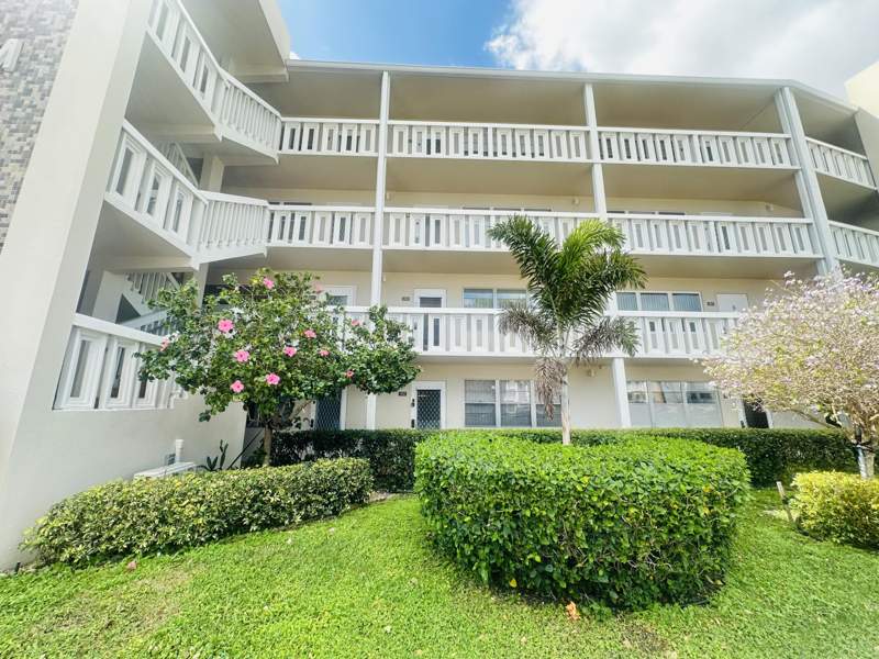 1 bedroom Condominium at 162 Grantham E, Century Village East, Deerfield Beach — photo 2