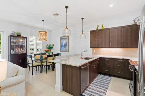 910 Hamilton Lane, Delray Beach FL - photo 6 of 34
