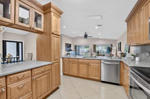 10356 Sunstream Lane, Boca Raton FL - photo 16 of 55