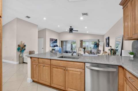 10356 Sunstream Lane, Boca Raton FL - photo 17 of 55