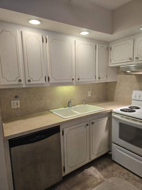 57 Camden C, West Palm Beach FL - photo 8 of 49