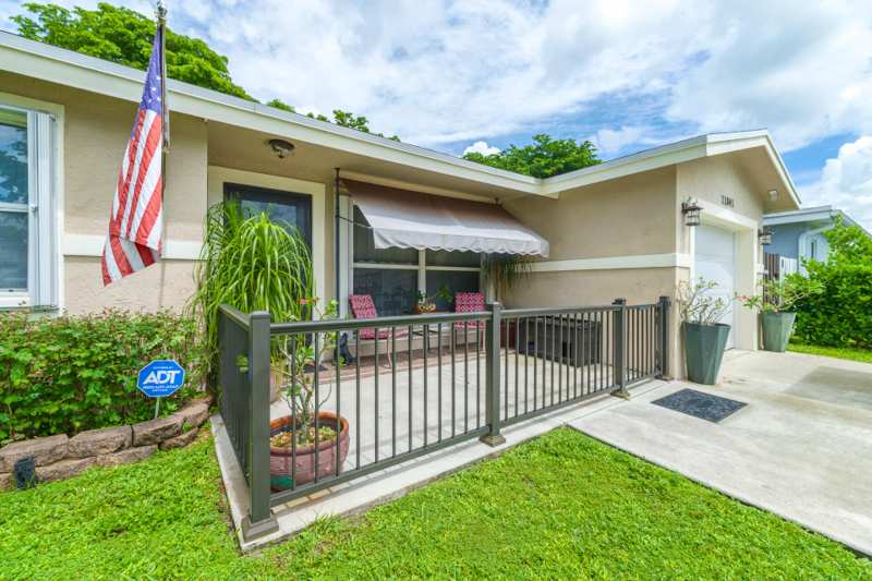 3 bedroom Single Family Residence at 11841 NW 33rd Street, Sunrise Golf Village, Sunrise — photo 1