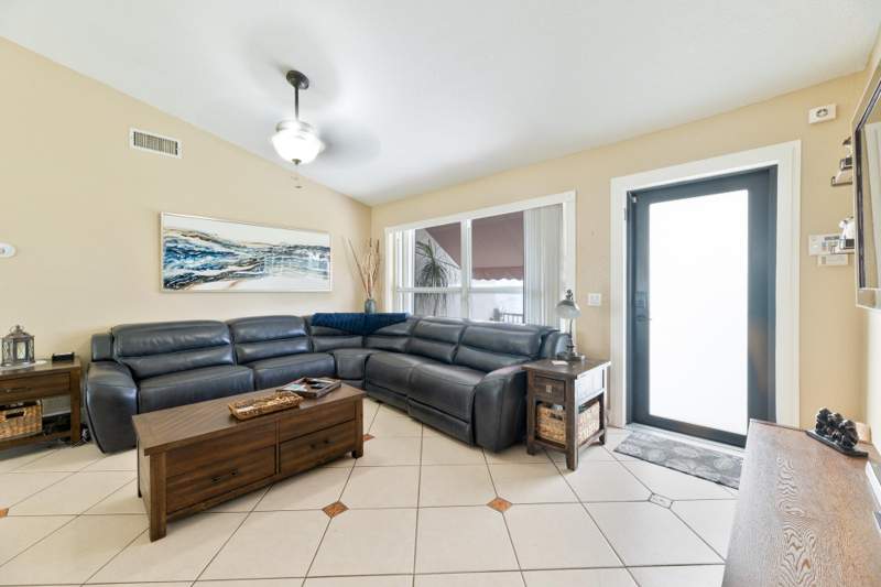 3 bedroom Single Family Residence at 11841 NW 33rd Street, Sunrise Golf Village, Sunrise — photo 4