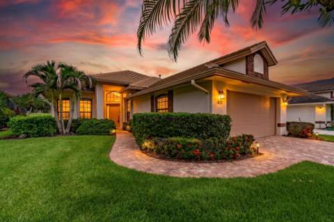 433 SW Jefferson Circle, home for sale on SW Jefferson Circle