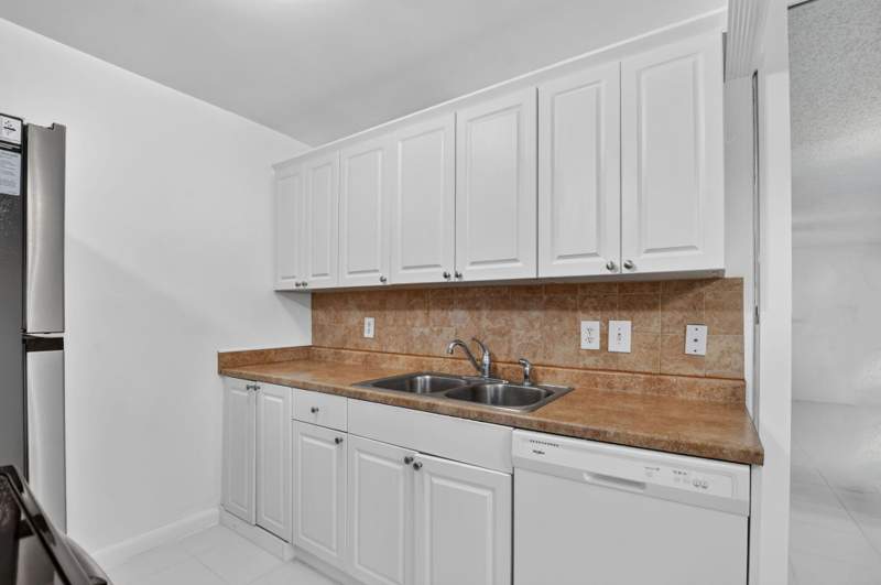 2 bedroom Condominium at 3010 Guildford A, Century Village, Boca Raton — photo 5