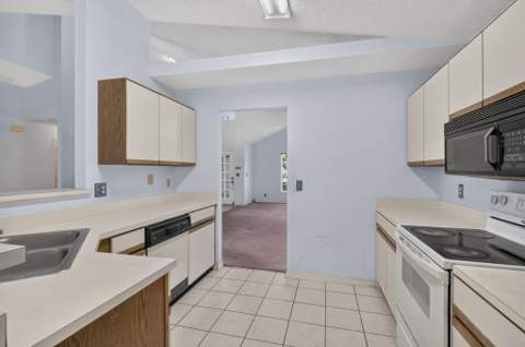 117 Hammocks Court, Greenacres FL - photo 6 of 35