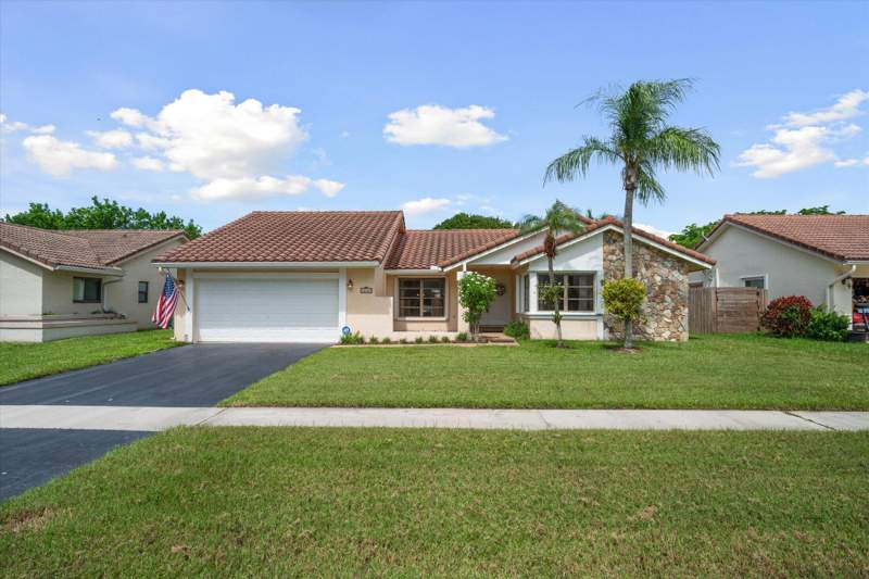 3 bedroom Single Family Residence at 10407 NW 7th Street, Nob Hill Estates 2 Sec, Plantation — photo 2