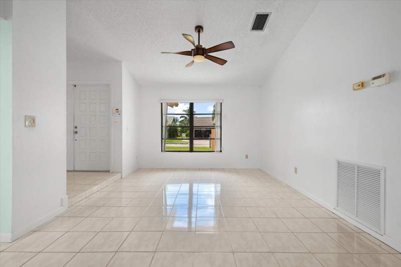 3 bedroom Single Family Residence at 10407 NW 7th Street, Nob Hill Estates 2 Sec, Plantation — photo 4