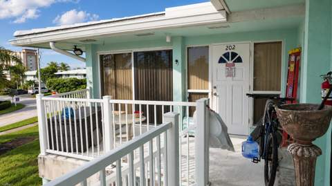 810 SE 22nd Avenue #202, Pompano Beach FL - photo 6 of 25