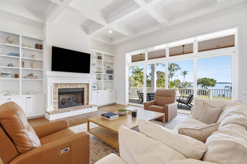 4 bedroom Single Family Residence at 54 S Sewalls Point Road, Arbela, Sewalls Point — photo 5