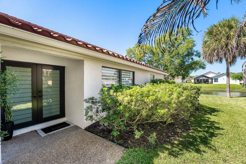 3 bedroom Single Family Residence at 11074 Highland Circle, Boca Woods Country Club Ph 3B, Boca Raton — photo 2