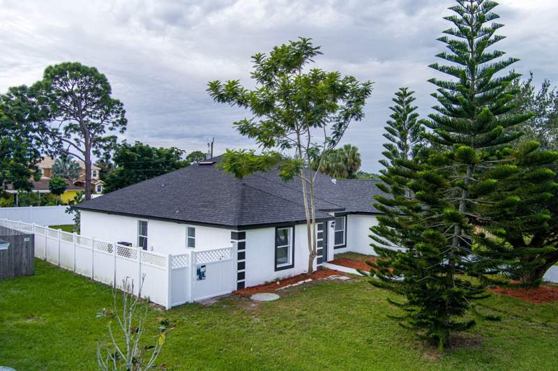 4 bedroom Single Family Residence at 942 SW John Maccormack Terrace, Port St Lucie Section 12, Port St. Lucie — photo 4