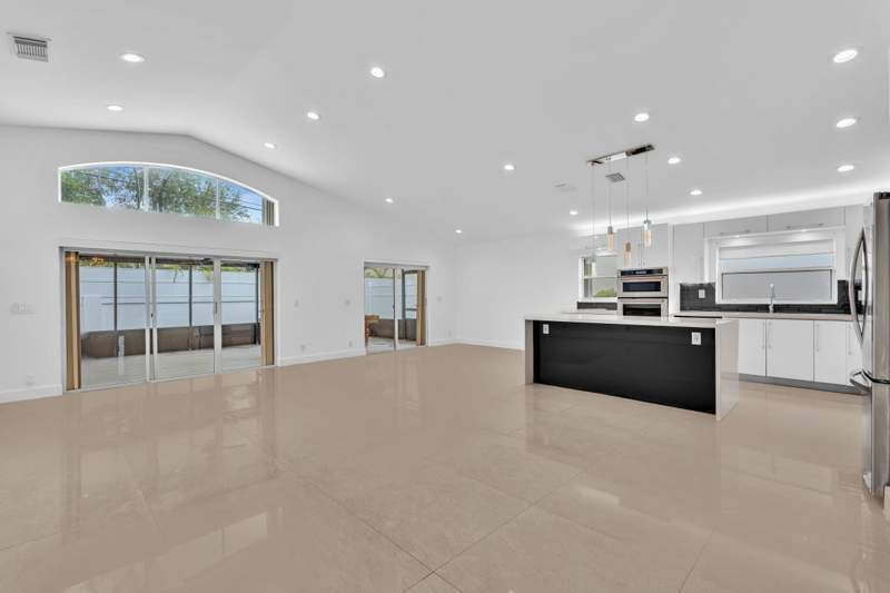 3 bedroom Single Family Residence at 3307 SW 49th Street, Banyan Oakridge Plat, Hollywood — photo 2
