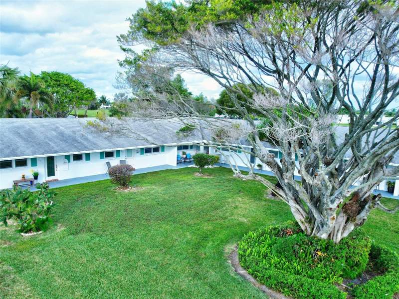 2 bedroom Condominium at 400 SW Golfview Terrace #111, Leisureville Golf View Condo, Boynton Beach — photo 2