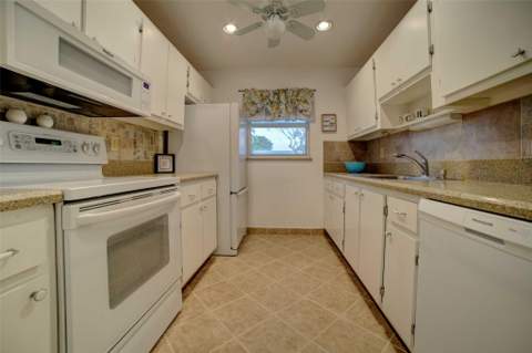 400 SW Golfview Terrace #111, Boynton Beach FL - photo 6 of 30