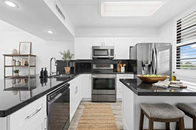 2 bedroom Condominium at 1502 Whitehall Drive #403, Condo 1 Of Whitehall Condos, Davie — photo 3