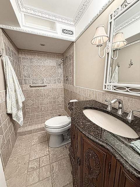 401 Lake Shore Drive #802, Lake Park FL - photo 20 of 40