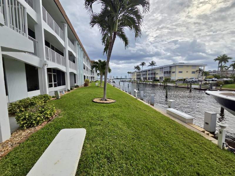 2 bedroom Condominium at 110 Shore Court #112-B, Shore Club Apts B & C Condo, North Palm Beach — photo 4