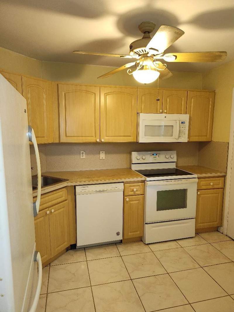 2 bedroom Condominium at 3330 Spanish Moss Terrace #110, Garden Lakes Of Inverrary, Lauderhill — photo 5