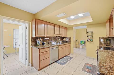 901 NW 48th Place, Pompano Beach FL - photo 11 of 36