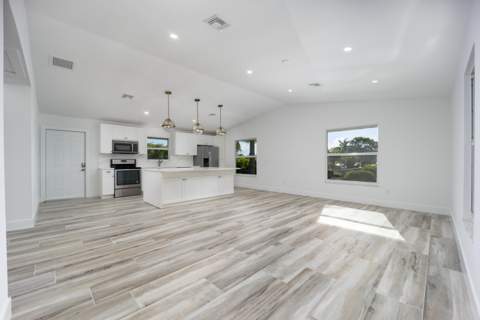 1116 Hernando Street, Fort Pierce FL - photo 8 of 40