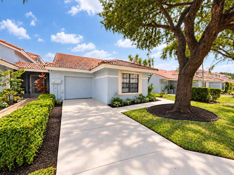 2 bedroom Villa at 9815 Watermill Circle #F, Briarridge 1, Boynton Beach — photo 2