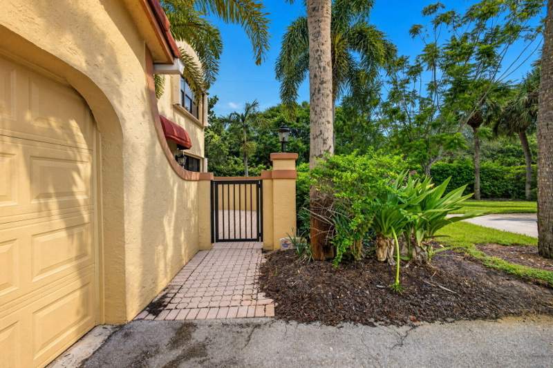 2 bedroom Townhouse at 42 Uno Lago Drive, Uno Lago, Juno Beach — photo 5