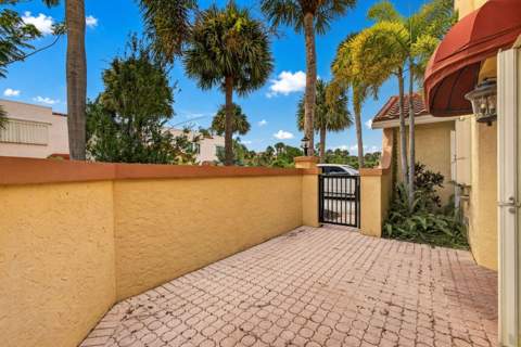 42 Uno Lago Drive, Juno Beach FL - photo 7 of 62