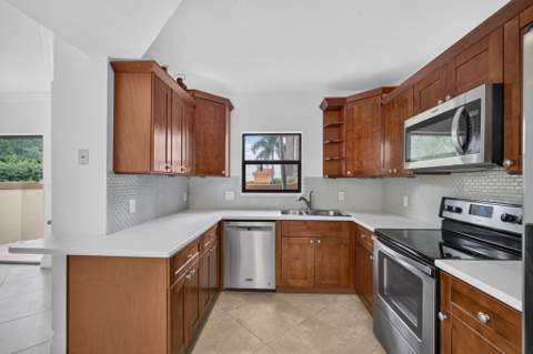 42 Uno Lago Drive, Juno Beach FL - photo 19 of 62