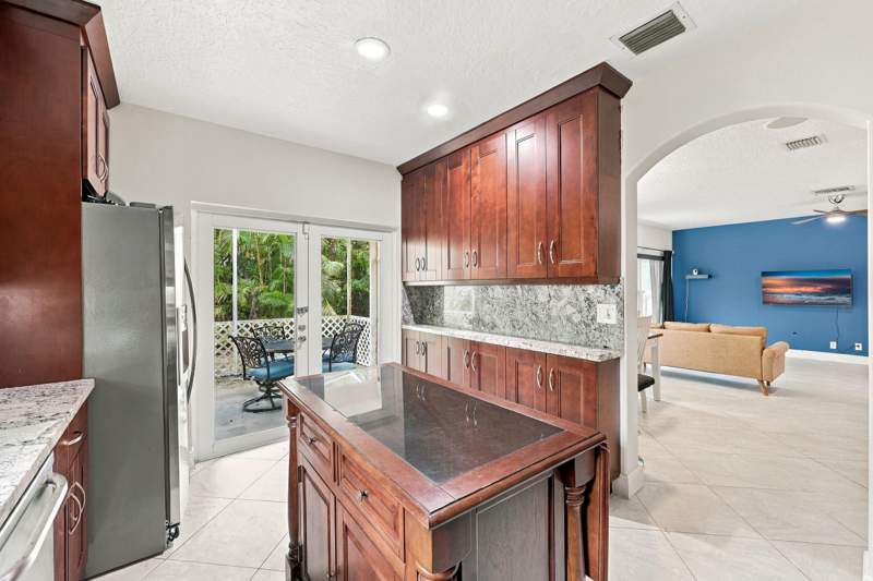 3 bedroom Single Family Residence at 3601 Wilderness Way, Woodside Estates, Coral Springs — photo 4