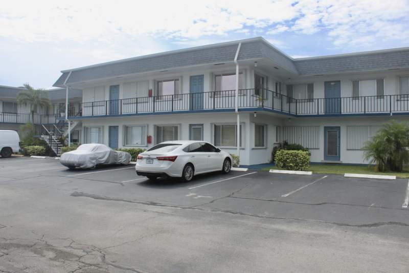 2 bedroom Condominium at 2440 Lake Osborne Drive, Parkview Villas Condo, Lake Worth Beach — photo 4