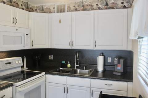 2440 Lake Osborne Drive, Lake Worth Beach FL - photo 13 of 34