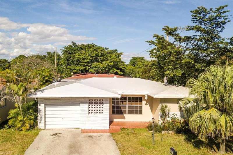 2 bedroom Single Family Residence at 901 NW 48th Place, Crystal Lake 4th Sec, Pompano Beach — photo 1