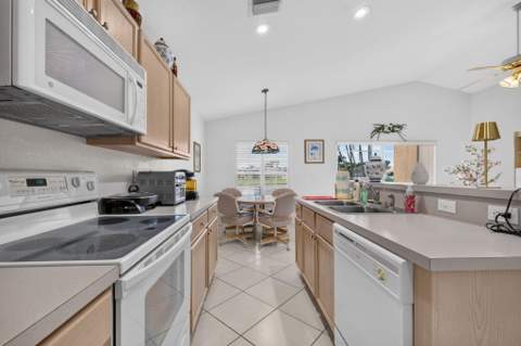 827 NW Greenwich Court, Port St. Lucie FL - photo 15 of 53