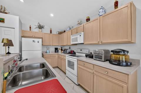 827 NW Greenwich Court, Port St. Lucie FL - photo 16 of 53