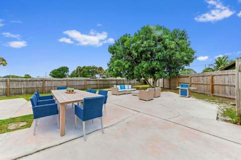 8600 Uranus Terrace, West Palm Beach FL - photo 8 of 35