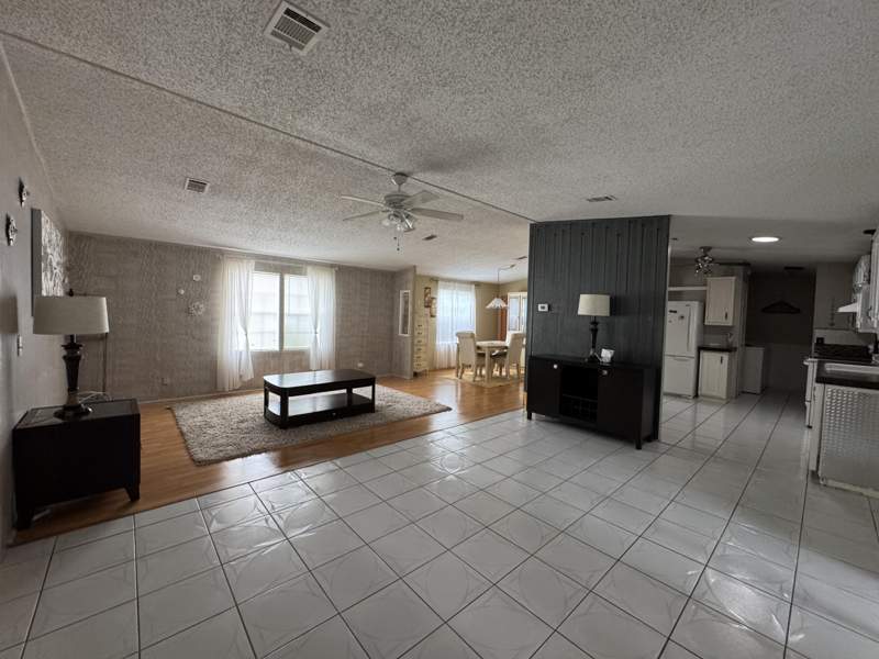 3 bedroom Mobile Home at 621 Sunny S Avenue, Sunny South Estates, Boynton Beach — photo 2