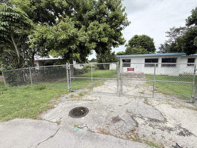 4 bedroom Single Family Residence at 1421 NW Avenue D, Sylda Heights Belle Glade, Belle Glade — photo 2