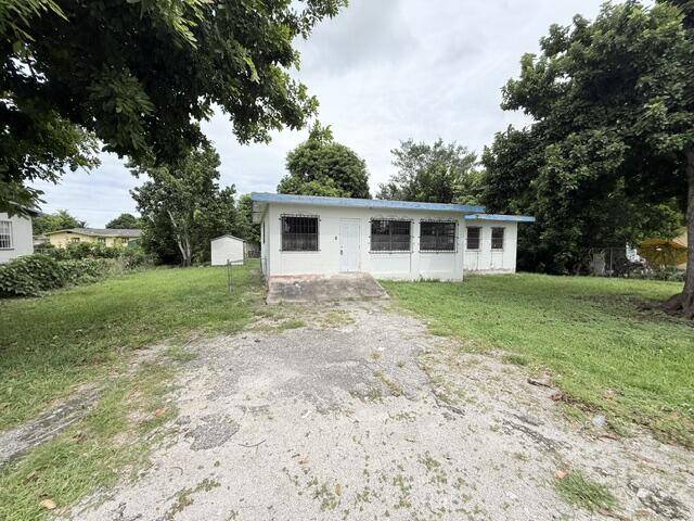 1421 NW Avenue D, home for sale in Belle Glade