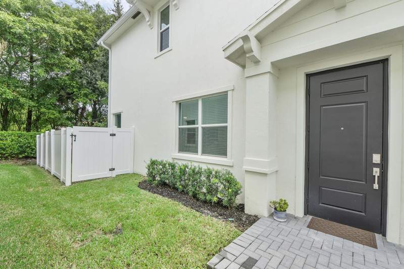 3 bedroom Townhouse at 4567 Hollister Avenue, Heathwood Reserve Pud, Lake Worth — photo 2