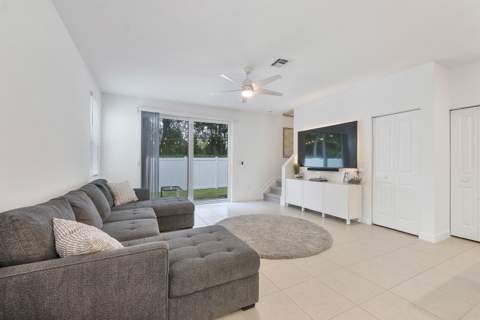 4567 Hollister Avenue, Lake Worth FL - photo 8 of 36