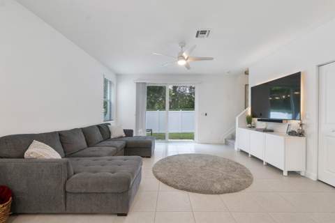 4567 Hollister Avenue, Lake Worth FL - photo 6 of 36