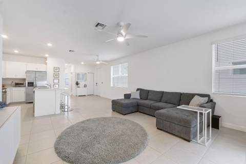 4567 Hollister Avenue, Lake Worth FL - photo 9 of 36